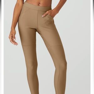 Alo airlift highwaist legging four pocket